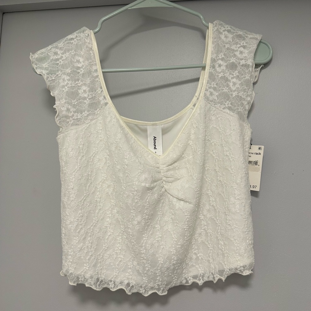 Above White Lace Sleeve Cropped Top